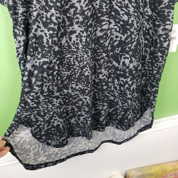 Halston Studio Black/Gray Animal Print Abstract Short Sleeve Stretchy Tshirt XL - Picture 2 of 10